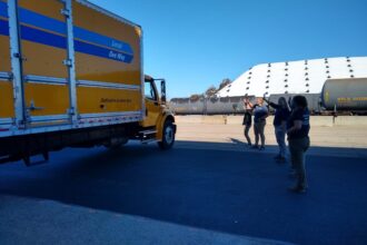 How We Moved Six Cownose Rays to a New Aquarium