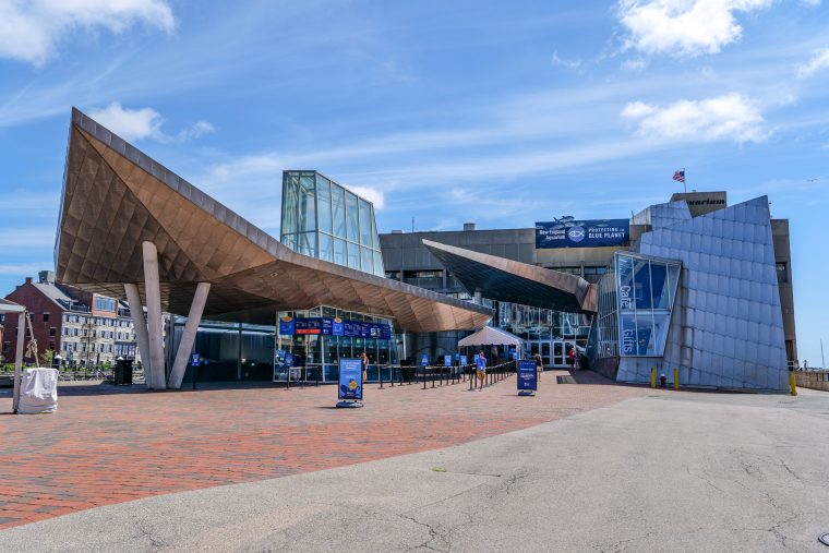 Front entrance of the aquarium 