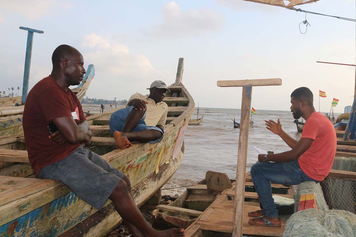 A team member from Aqualife Conservancy interacting with fishers.