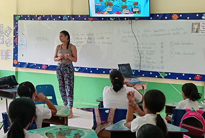 Ariana presenting to a classroom of children